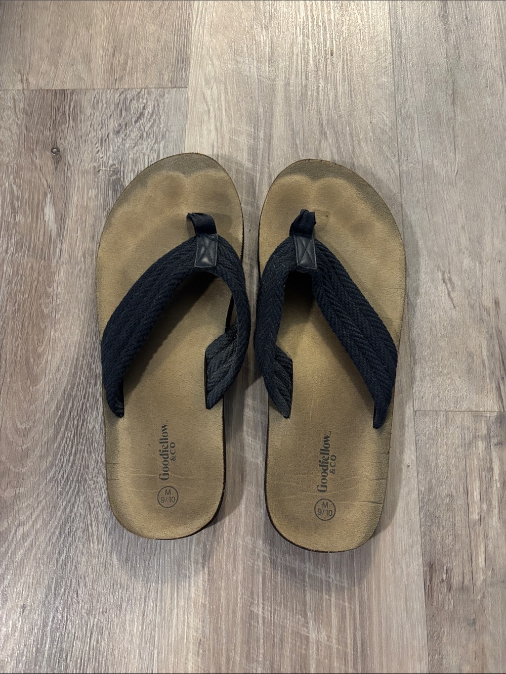 Goodfellow & Co Black Strap Tan Footbed Men’s Flip Flop Sandals